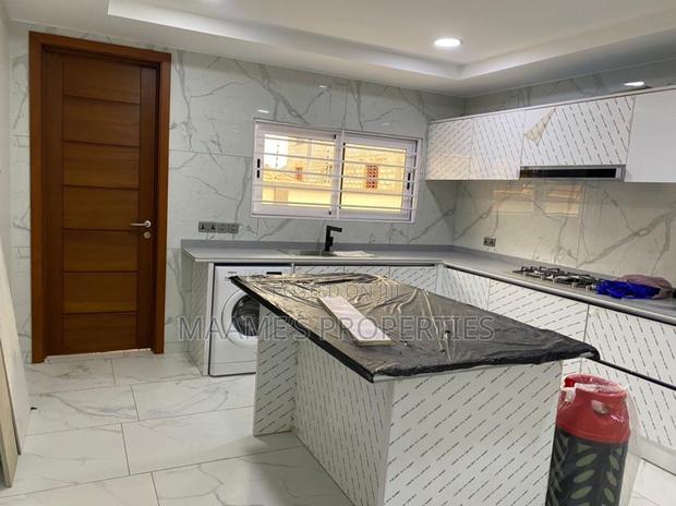 5bdrm Duplex in Airport Residential Area for sale · Photo 4