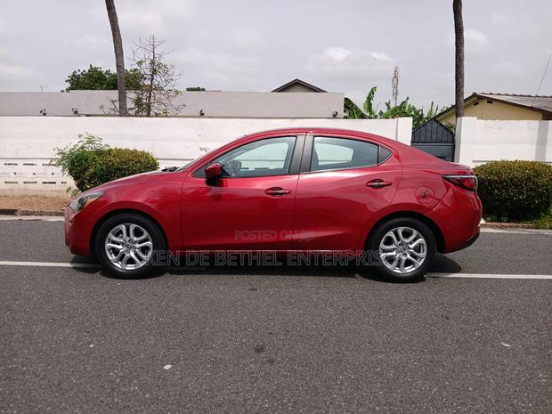 Toyota Yaris iA 1.5 FWD 2016 Red photo 6