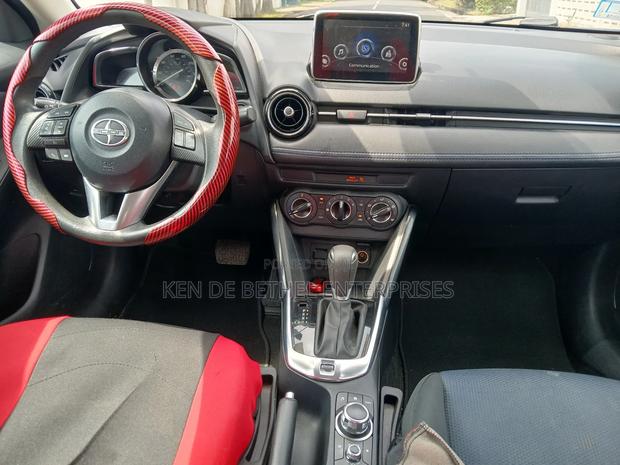 Toyota Yaris iA 1.5 FWD 2016 Red photo 7