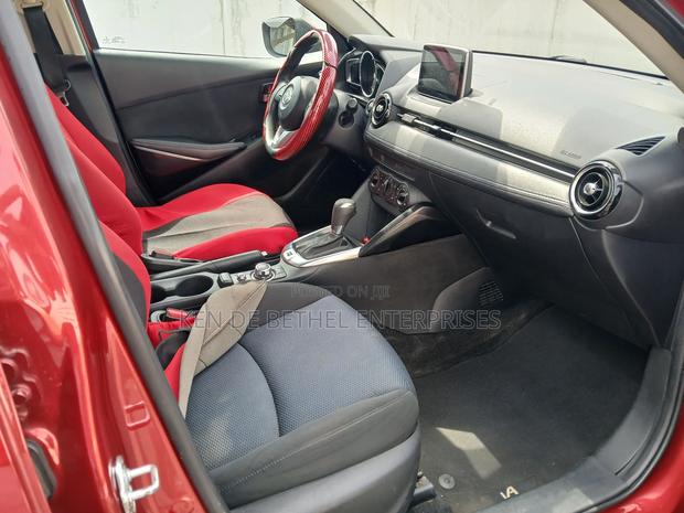 Toyota Yaris iA 1.5 FWD 2016 Red photo 8