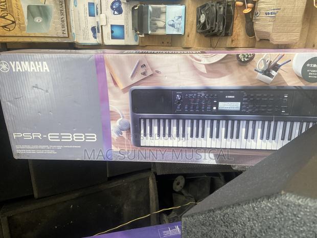 Yamaha PSR E383