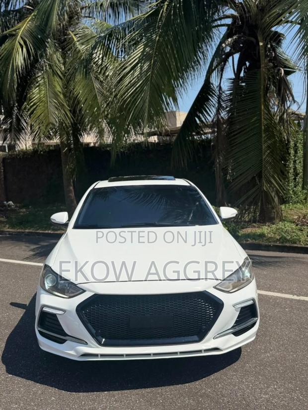 Hyundai Elantra Limited Sedan FWD (2.0L 4cyl 6A) 2017 White