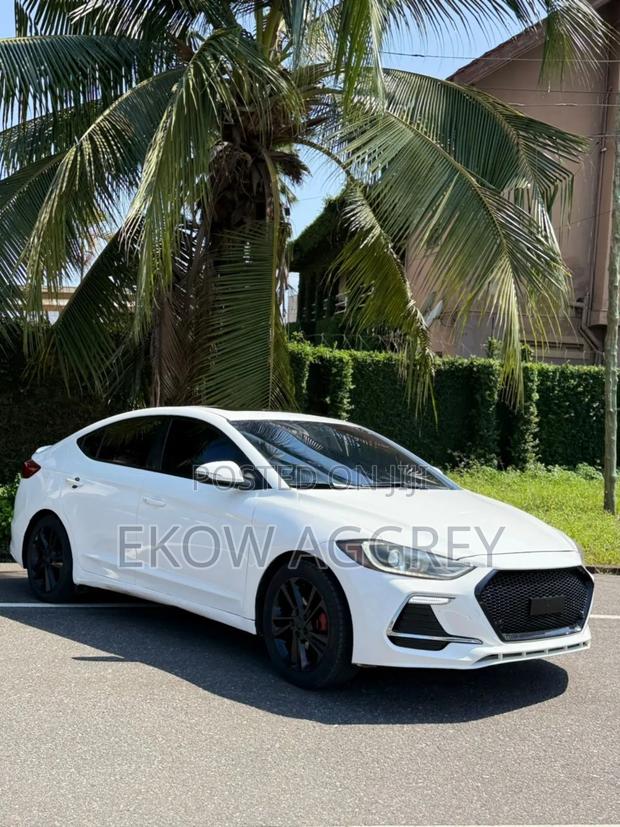 Hyundai Elantra Limited Sedan FWD (2.0L 4cyl 6A) 2017 White