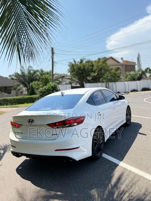Hyundai Elantra Limited Sedan FWD (2.0L 4cyl 6A) 2017 White