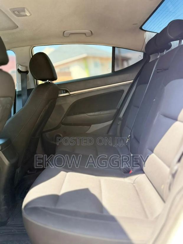 Hyundai Elantra Limited Sedan FWD (2.0L 4cyl 6A) 2017 White