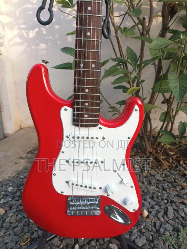 Fender Squier Mini With An Original Padded Bag photo 2