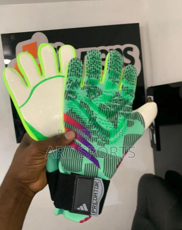 Predator Goalkeepers Gloves · Photo 3