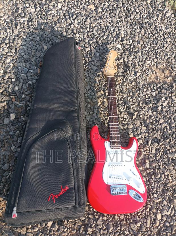 Fender Squier Mini With An Original Padded Bag photo 10