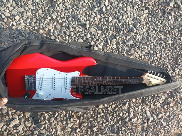 Fender Squier Mini With An Original Padded Bag photo 11
