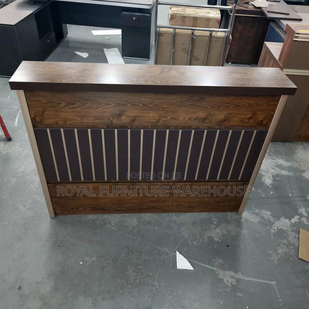 4 Feet Length Receptionist Front Desk