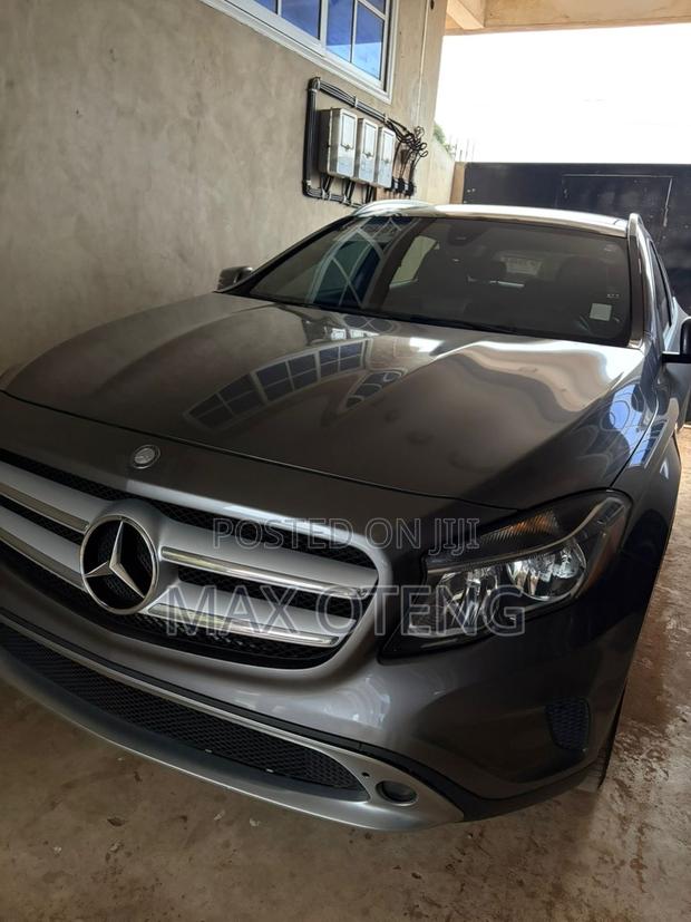 Mercedes-Benz GLA 250 2019 Silver photo 2