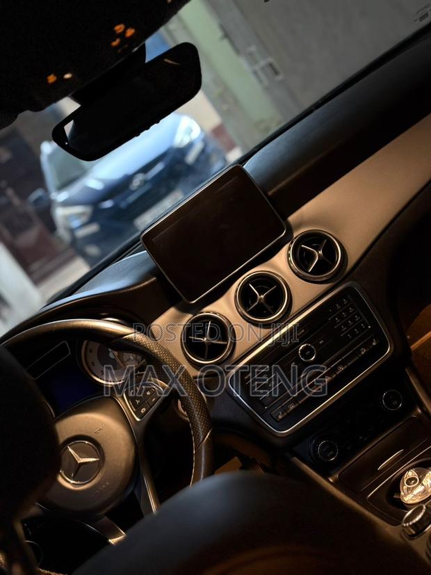 Mercedes-Benz GLA 250 2019 Silver photo 3