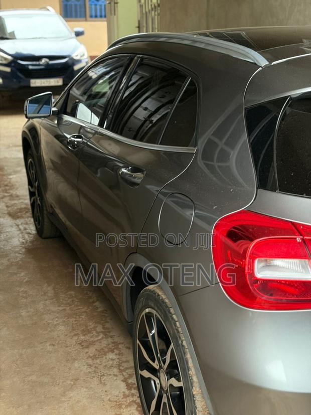 Mercedes-Benz GLA 250 2019 Silver photo 8