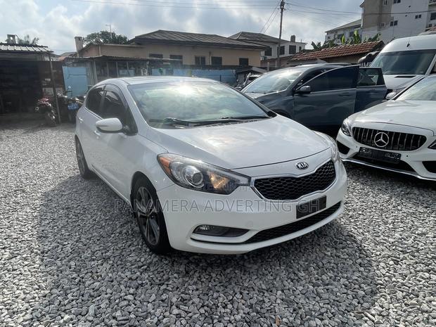 Kia Forte EX Hatchback 2016 White