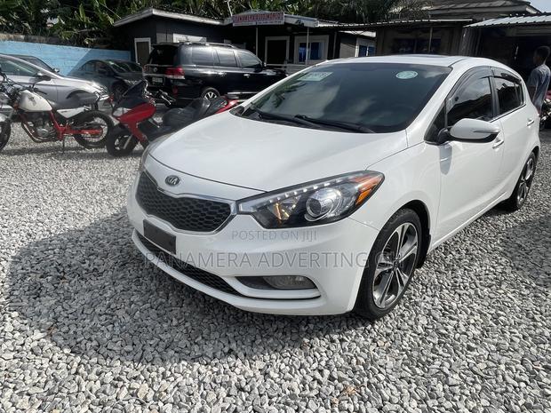 Kia Forte EX Hatchback 2016 White