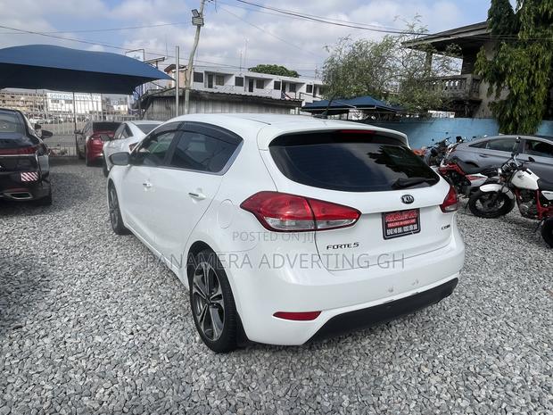 Kia Forte EX Hatchback 2016 White