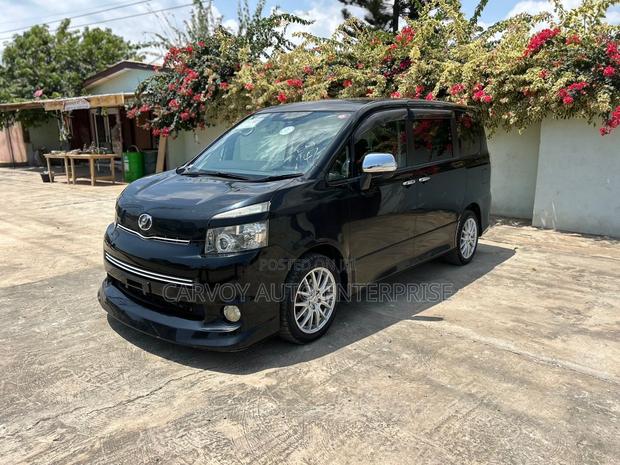 Toyota Voxy 2007 Black