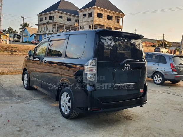 Toyota Voxy 2007 Black