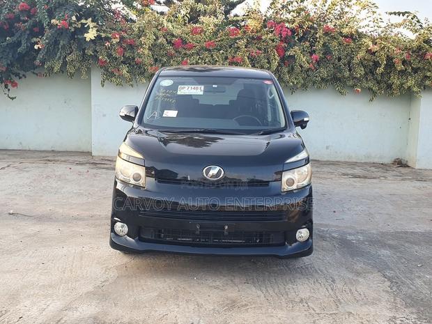 Toyota Voxy 2007 Black