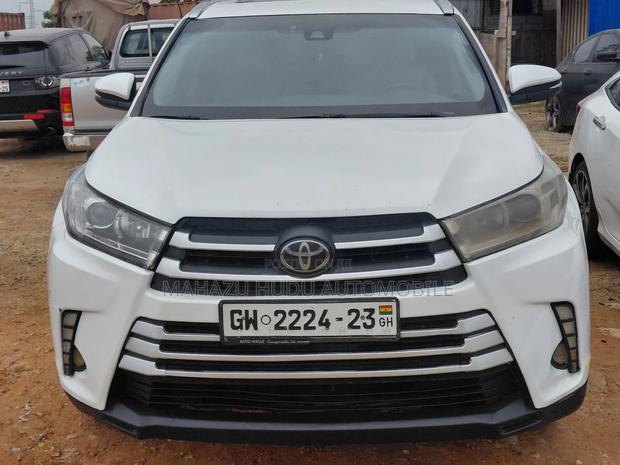 Toyota Highlander XLE 4x4 V6 (3.5L 6cyl 8A) 2018 White