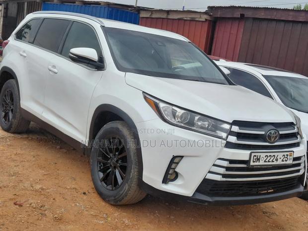 Toyota Highlander XLE 4x4 V6 (3.5L 6cyl 8A) 2018 White