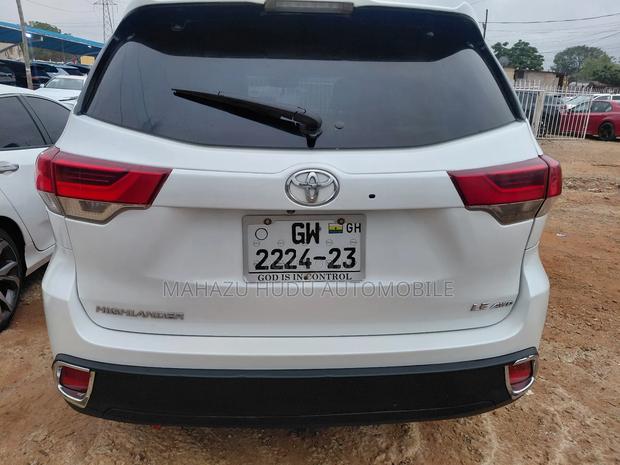 Toyota Highlander XLE 4x4 V6 (3.5L 6cyl 8A) 2018 White