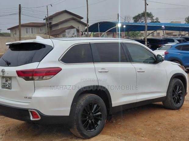 Toyota Highlander XLE 4x4 V6 (3.5L 6cyl 8A) 2018 White