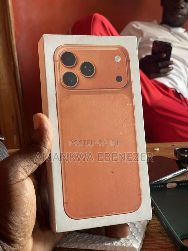 New Apple iPhone 17 Pro Max 256 GB Orange · Photo 2
