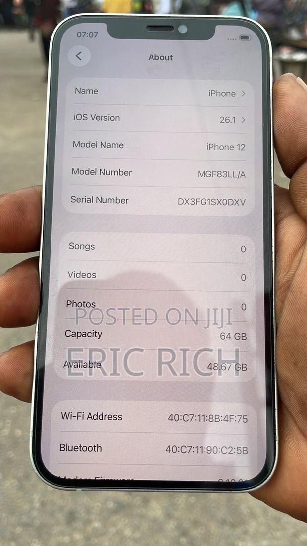 Apple iPhone 12 64 GB Green · Photo 4