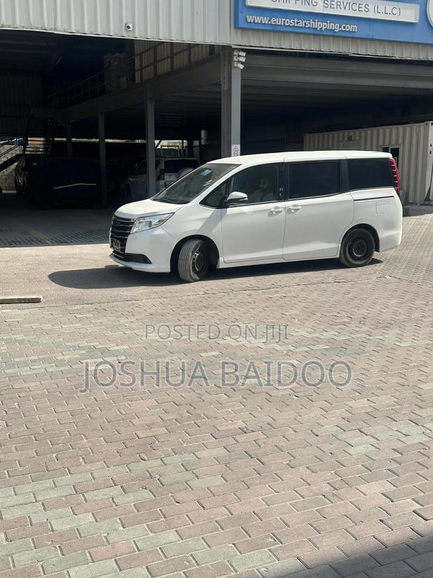 Toyota Voxy 2014 White