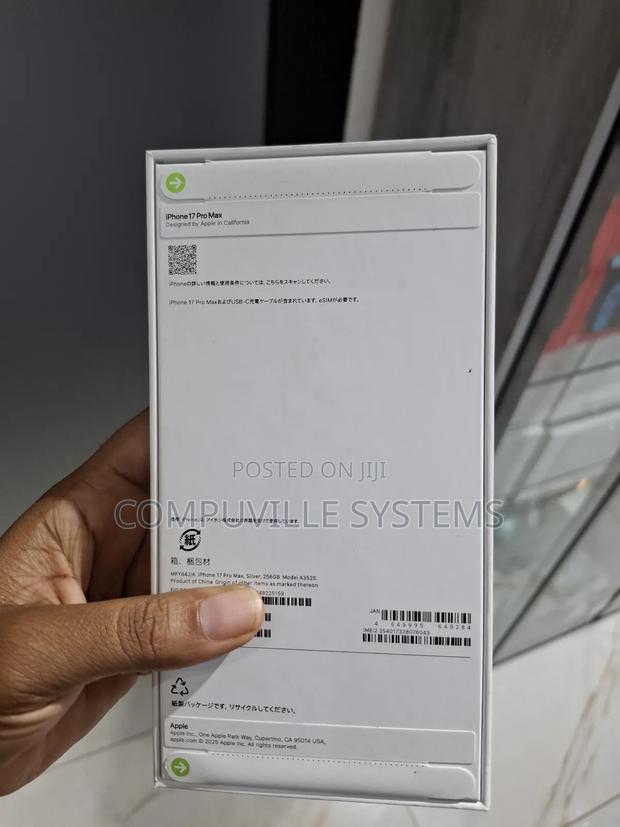 New Apple iPhone 17 Pro Max 256 GB Silver photo 3