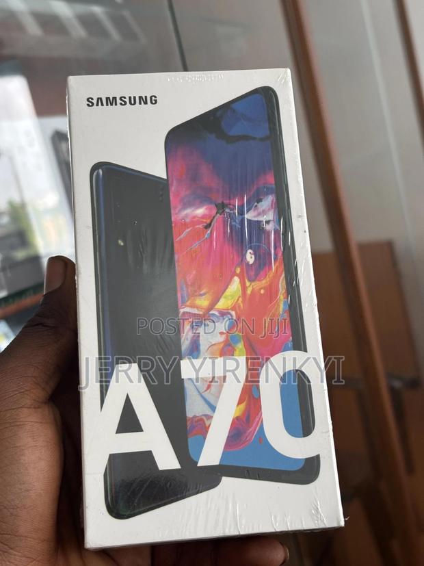 New Samsung Galaxy A70 128 GB Black photo 2