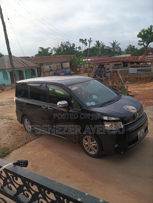Toyota Voxy 2013 Black
