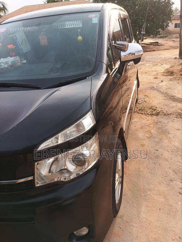 Toyota Voxy 2013 Black