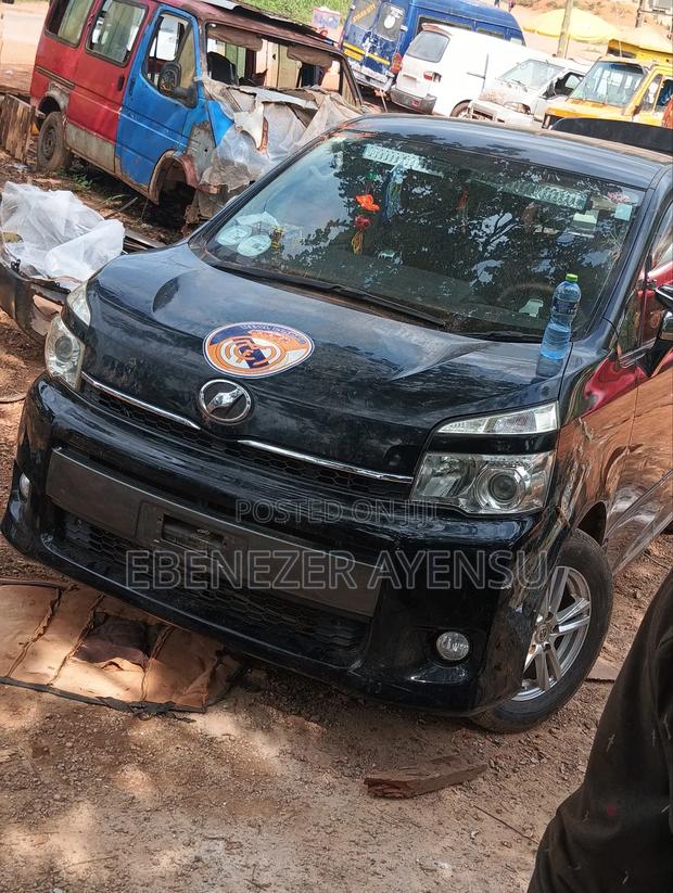 Toyota Voxy 2013 Black