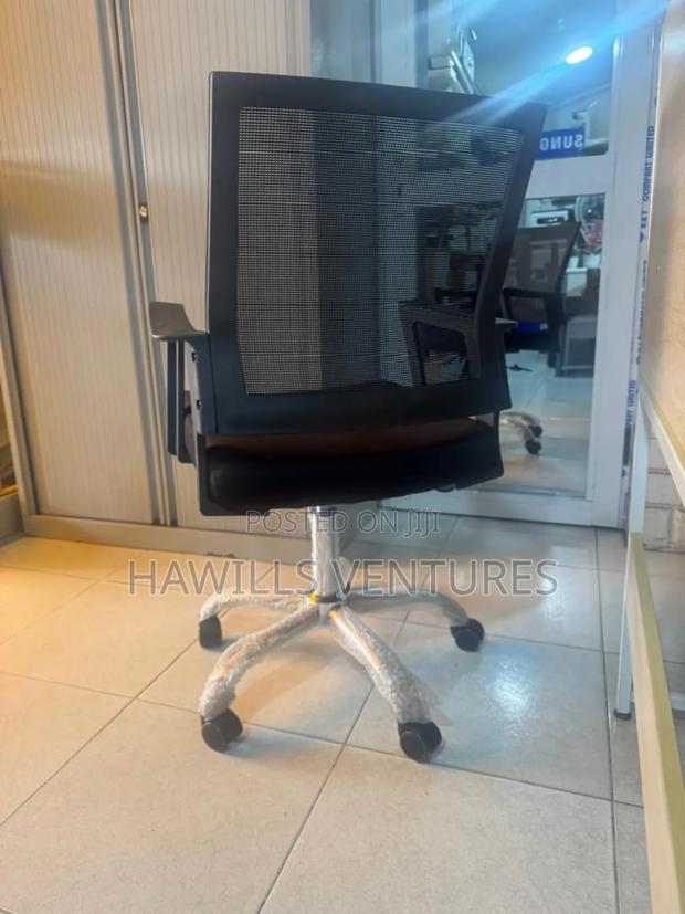 Quality Assurance Swivel Chair · Photo 4