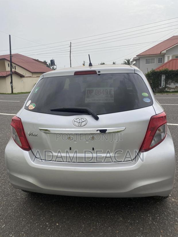 Toyota Vitz 2012 Silver