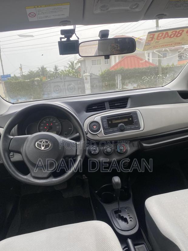 Toyota Vitz 2012 Silver