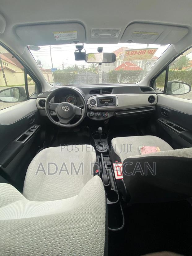 Toyota Vitz 2012 Silver