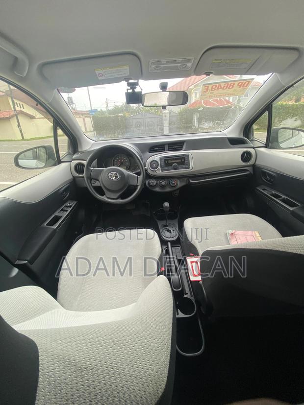 Toyota Vitz 2012 Silver