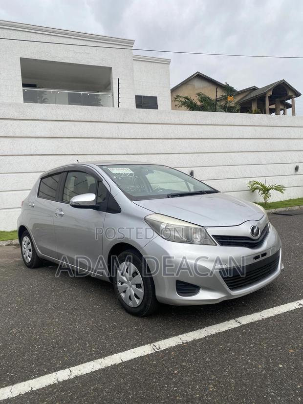 Toyota Vitz 2012 Silver
