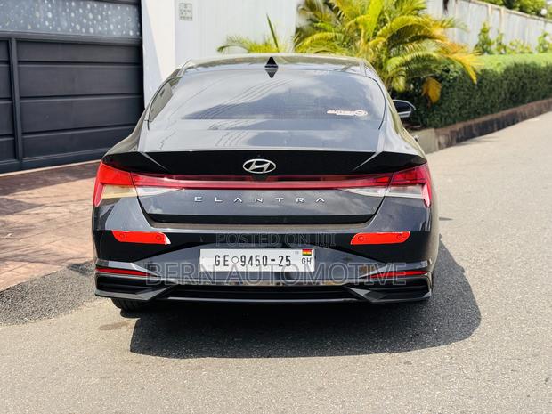 Hyundai Elantra Limited 2023 Black