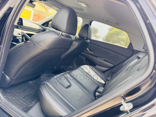 Hyundai Elantra Limited 2023 Black