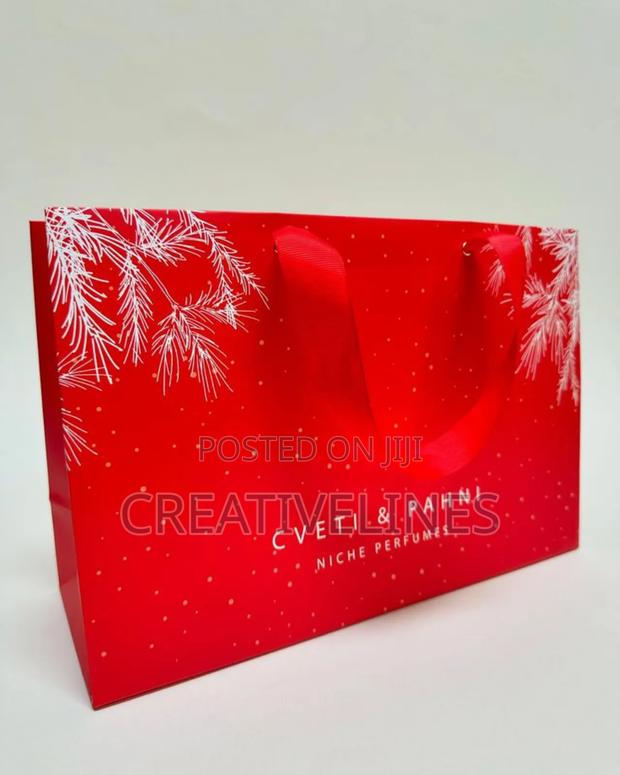 Red Christmas Paperbag · Photo 3