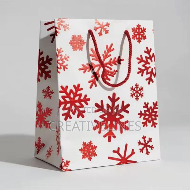 Whittish Christmas Bag. · Photo 4