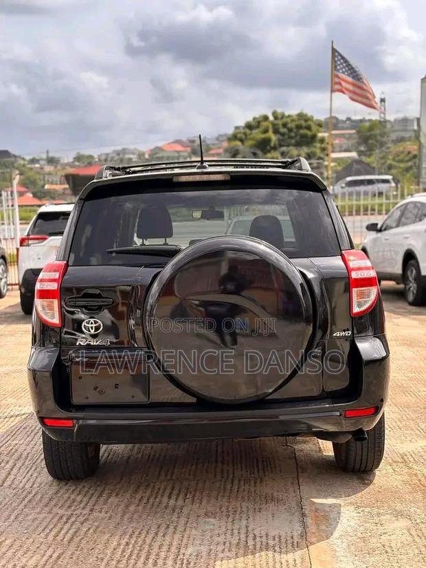 Toyota RAV4 2.5 2012