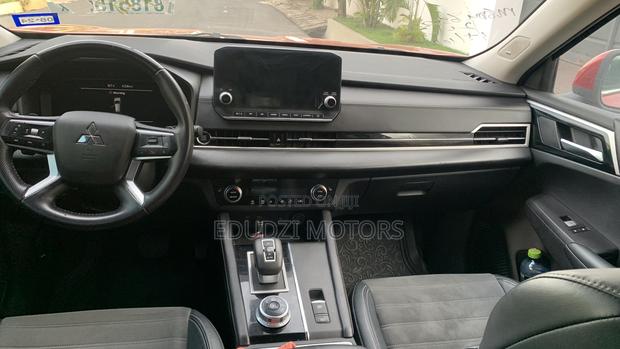 Mitsubishi Outlander SEL Launch Edition 2022 Red