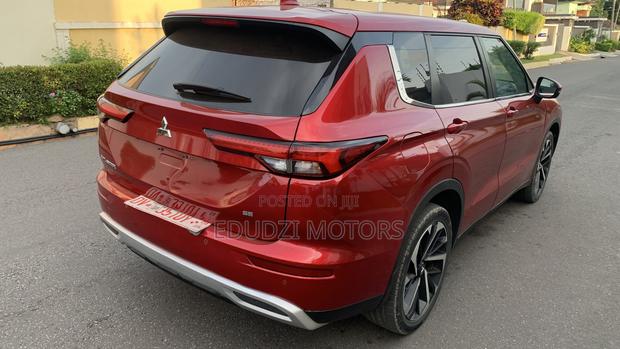 Mitsubishi Outlander SEL Launch Edition 2022 Red