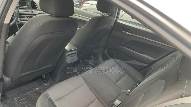 Hyundai Elantra ECO Sedan FWD (1.4L 4cyl 7A) 2017 Silver