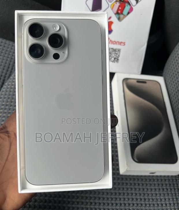 Apple iPhone 15 Pro Max 256 GB Gray · Photo 4